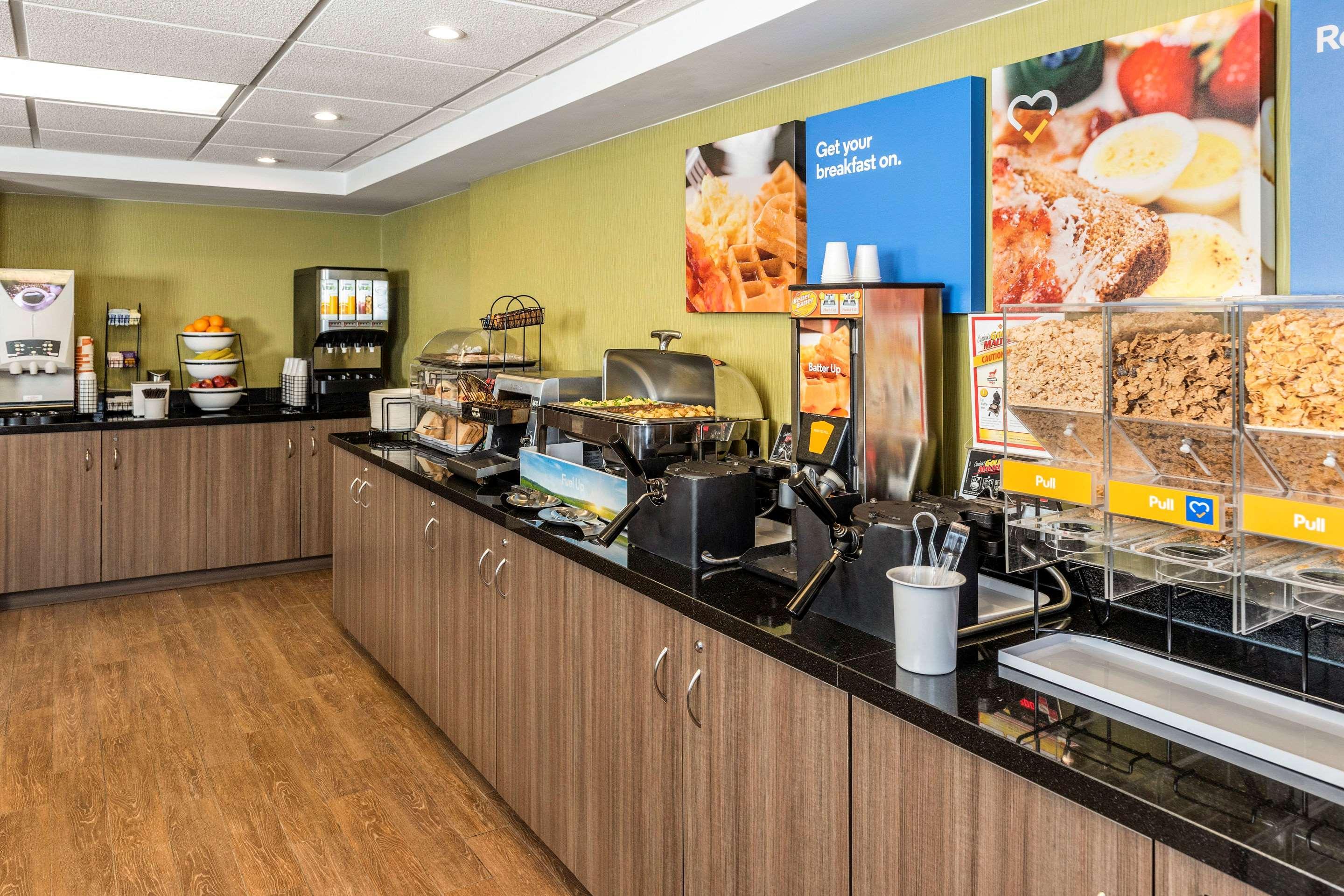 Comfort Inn Airport Winnipeg Buitenkant foto