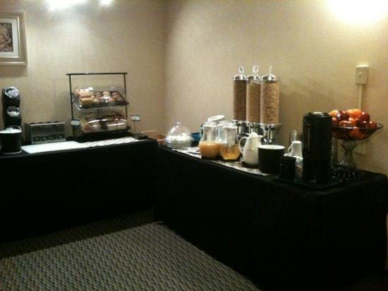 Comfort Inn Airport Winnipeg Buitenkant foto