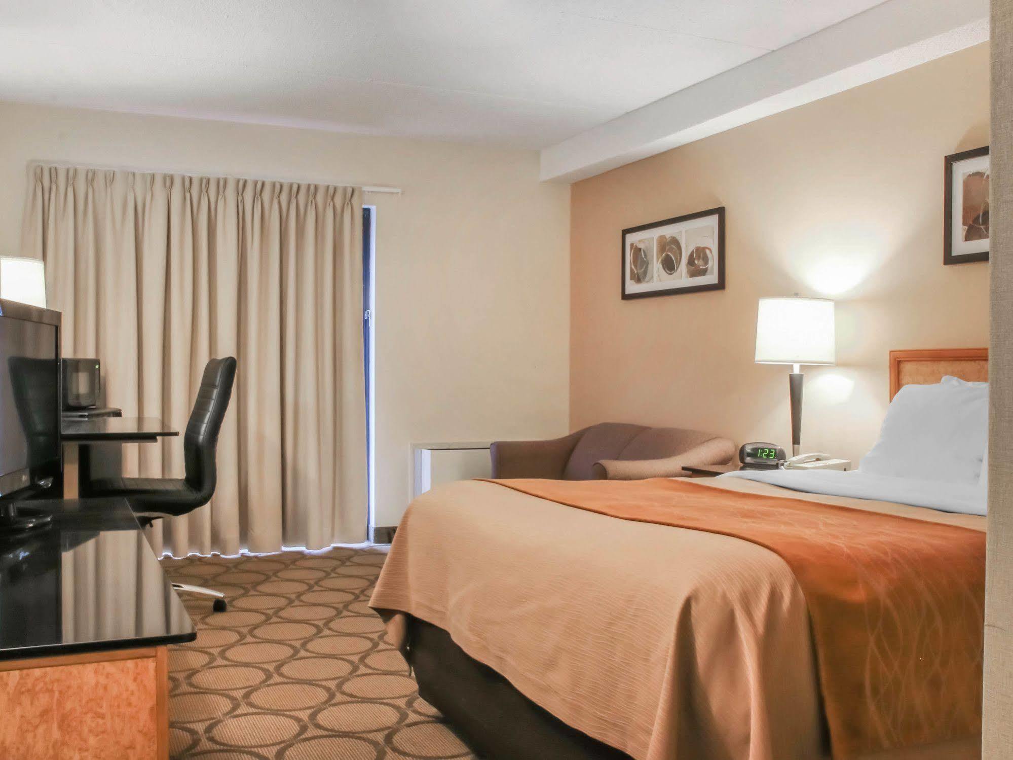 Comfort Inn Airport Winnipeg Buitenkant foto